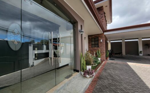 Se vende Casa en Curridabat-Ayarco de 7 habitaciones y 595m2 de terreno. Cod:22557
