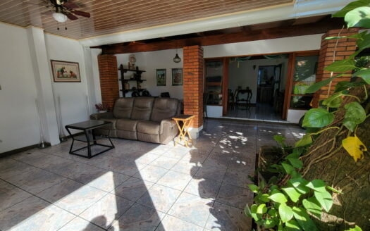 Se vende casa en San José cerca de la rotonda de la Guacamaya. Cod22686