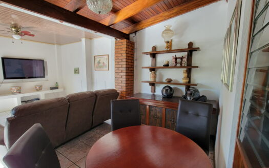 Se vende casa en San José cerca de la rotonda de la Guacamaya. Cod22686
