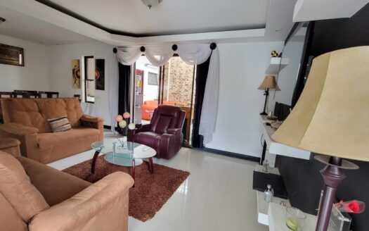 Se vende casa en Curridabat, Ayarco. Tres habitaciones y esquinera. Cod:22424.