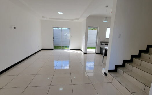 Venta de última casa en condominio Tres Ríos La Floresta. Cod:22468
