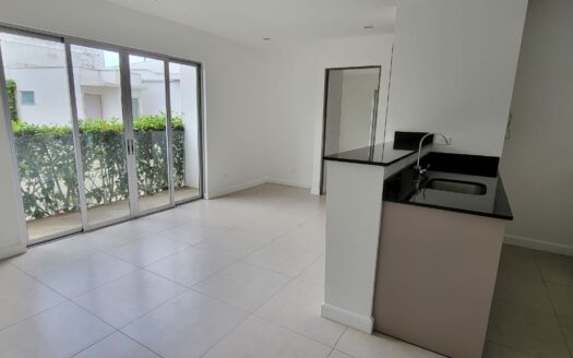 Se alquila apartamento completamente nuevo en Pinares de Curridabat condominio. Cod22910