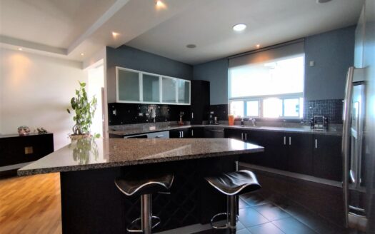 Se vende apartamento en condominio Guayabos de Curridabat. Cod 23264