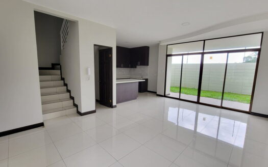 Se vende hermosa casa nueva en condominio Tres Ríos entrega inmediata. Cod 23451