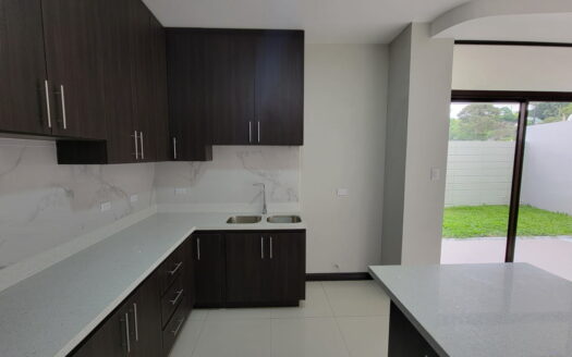 Se vende hermosa casa nueva en condominio Tres Ríos entrega inmediata. Cod 23451