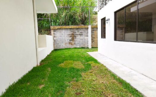 Se alquila hermosa casa en residencial Altamonte en Curridabat. Cod23524