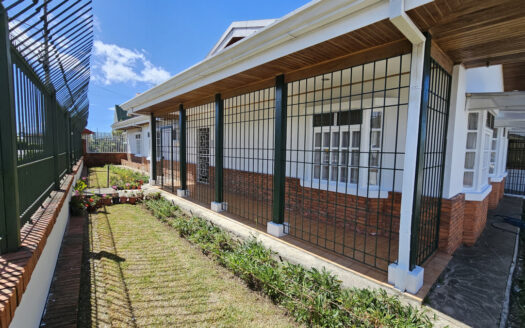 Se vende Hermosa casa en una sola planta en Coronado. Cod 23592.