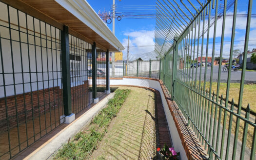 Se vende Hermosa casa en una sola planta en Coronado. Cod 23592.