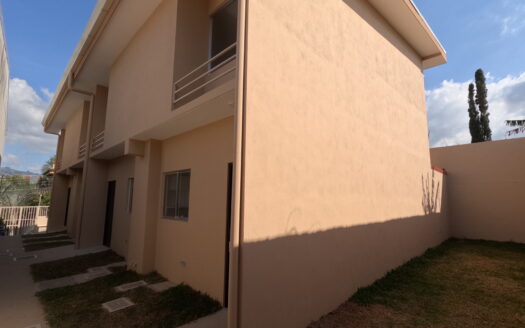 Se vende casa nueva en condominio Tres Ríos. Cod23654