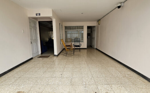 Se vende casa en San Sebastián cerca de Casa Conde. Cod 23762.