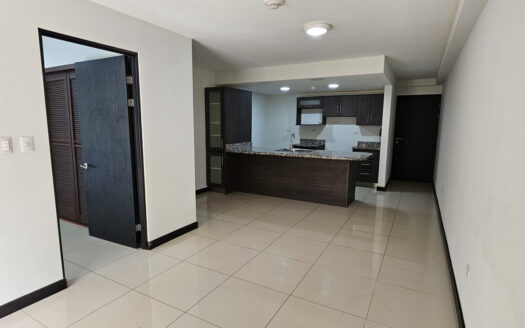 Se alquila apartamento en condominio La Floresta. Cod23891