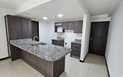 Se alquila apartamento en condominio La Floresta. Cod23891