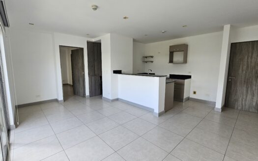 Se alquila apartamento en condominio Pinares de Curridabat. Cod 24786