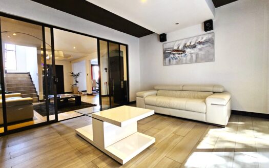 Se vende casa con diseño contemporáneo en Calle Vieja Tres Ríos-Omega. Cod 24803