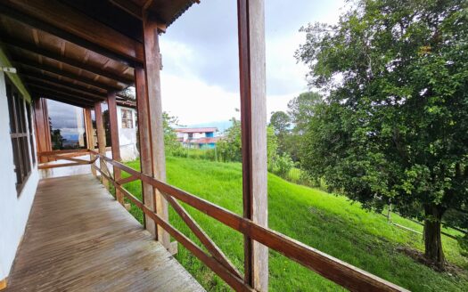 Se vende hermosa casa de montaña en el Carmen de Guadalupe. Cod 24847