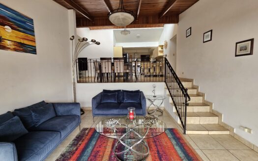 Se alquila amplia casa en una sola planta en San Juan, La Unión. Cod 24963