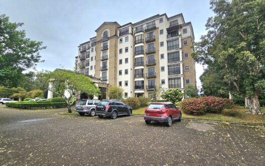 Amplio apartamento en alquiler en exclusivo condominio en Curridabat.