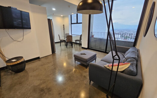 Se alquila apartamento de dos habitaciones en condominio Urbn-Escalante. Cod 25199