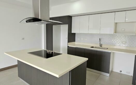 Se alquila amplio apartamento en Guayabos de Curridabat. Cod 25227
