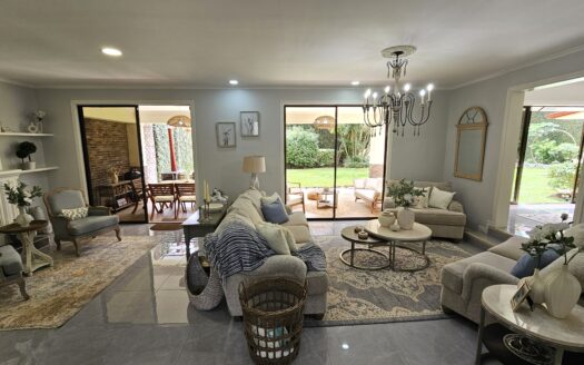 Se vende hermosa y amplia casa en Guayabos de Curridabat. Cod