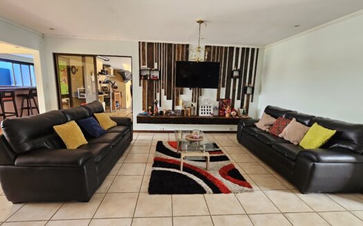 Se alquila amplia casa en Ayarco Curridabat. Cod 25388