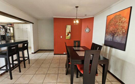 Se alquila amplia casa en Ayarco Curridabat. Cod 25388