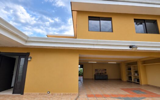 Se alquila amplia casa en Ayarco Curridabat. Cod 25388
